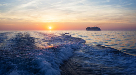 Vista da un traghetto nel mare di Trieste