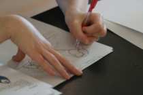 Disegnatore al lavoro