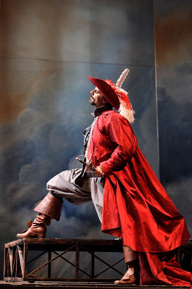 L'attore Alessandro Preziosi in costume di Cyrano