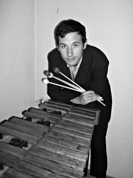 Il percussionista Alex Kuretalle