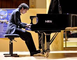 Alexander Gadjiev al pianoforte