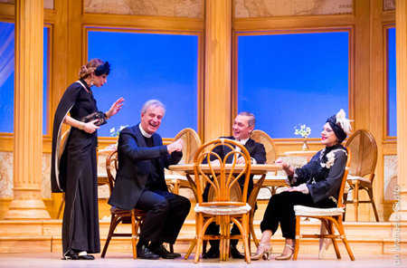 Una scena della rappresentazione teatrale di Assassinio sul Nilo, di Agatha Christie