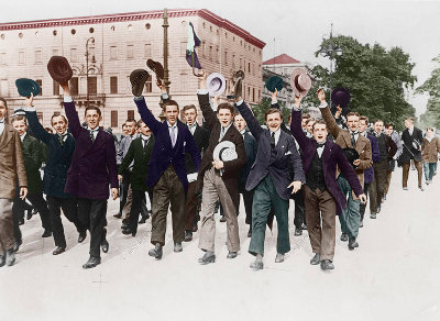 Il canto della malaguerra: Giovani inneggiano alla guerra