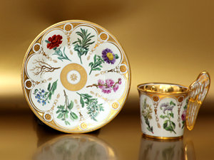 Ceramiche con decorazioni floreali