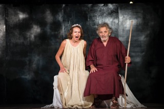 Una scena di Edipo in compagnia, con Paolo Graziosi ed Elisabetta Arosio