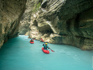 Una scena del film Locked in