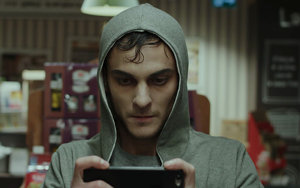 Una scena dal film Youdie