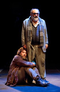 Una scena de Il Visitatore di Eric-Emmanuel Schmitt per la regia di Valerio Binasco con Alessandro Haber e Alessio Boni