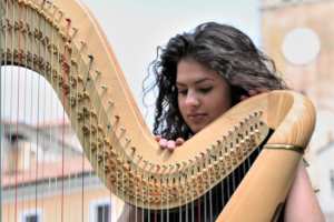 Irene Pauletto con la sua arpa