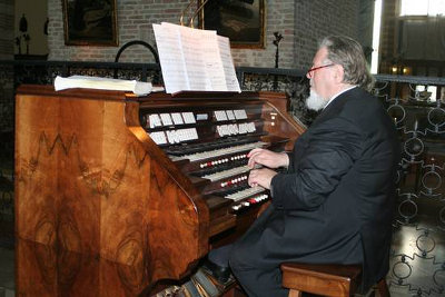 Marcello Girotto suona l'organo