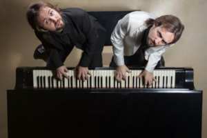 Maxino al pianoforte