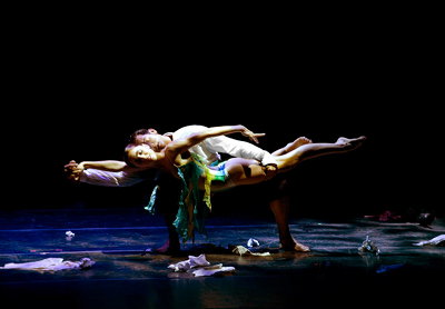 Una scena del balletto Open, di Daniel Ezralow