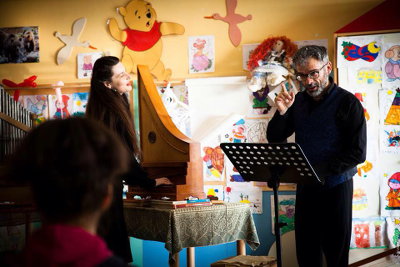 Una scena dello spettacolo all'ospedale Burlo di Trieste