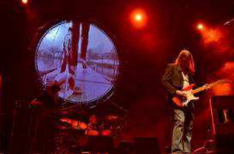 Una scena del concerto The Diamond Inside dei Pink Sonic, Pink Floyde tribute band