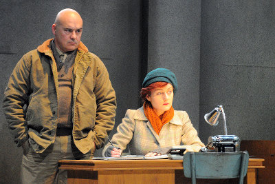 Prosa: Luca Zingaretti Caterina Gramaglia in: La Torre d' avorio nella foto